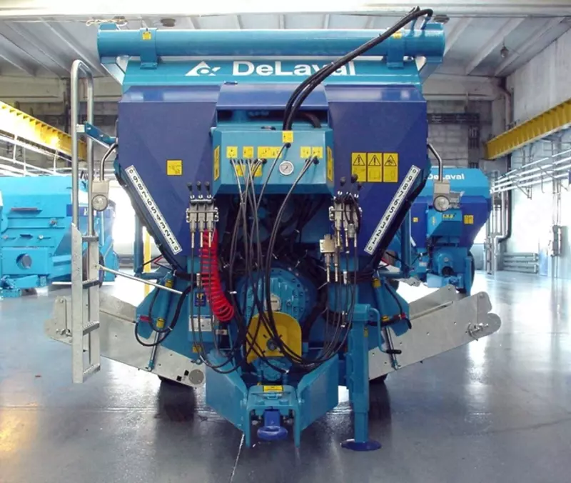 Горизонтальный прицепный кормосмеситель DeLaval MW