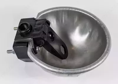 Qoramol uchun avtomatik sug'orgich