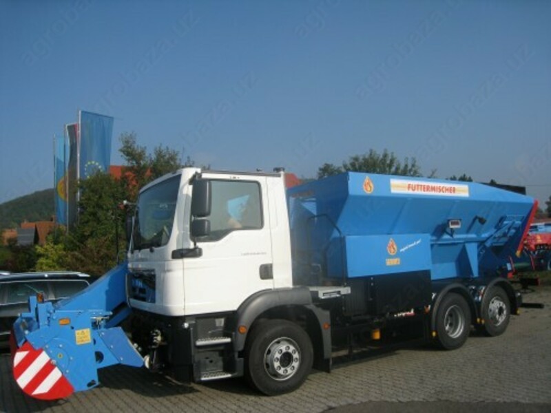 SF o`zi yurar kesuvchili mikser vagon