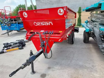 4 m3- tonnalik organik o'g'it sepuvchi texnika.