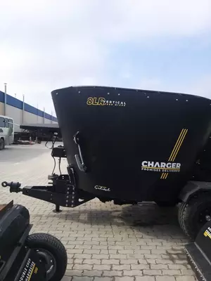 YEM TARQATISH MASHINASI КОРМОРАЗДАТЧИК