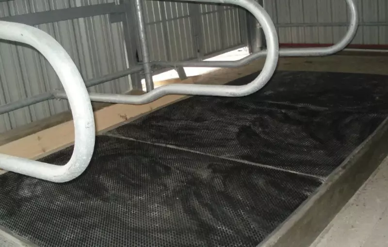 РЕЗИНОВЫЙ МАТРАС ДЛЯ КРС