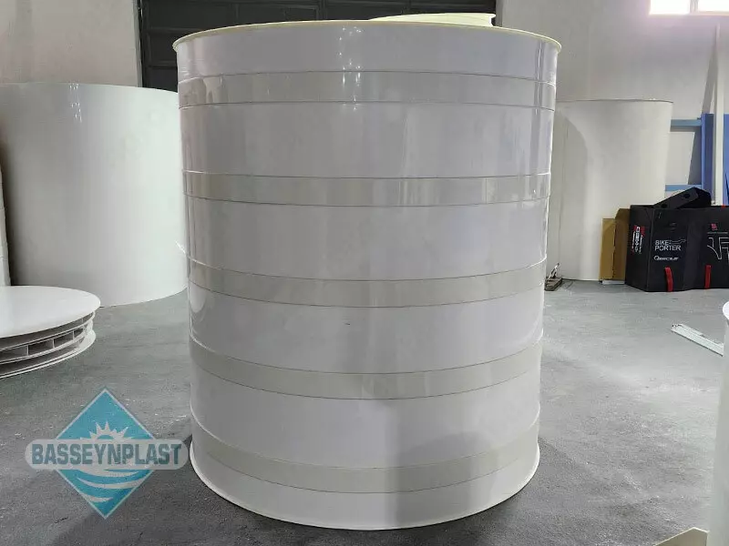 Suv uchun 5m3, tonna plastik eko-yomkost (sig'im)