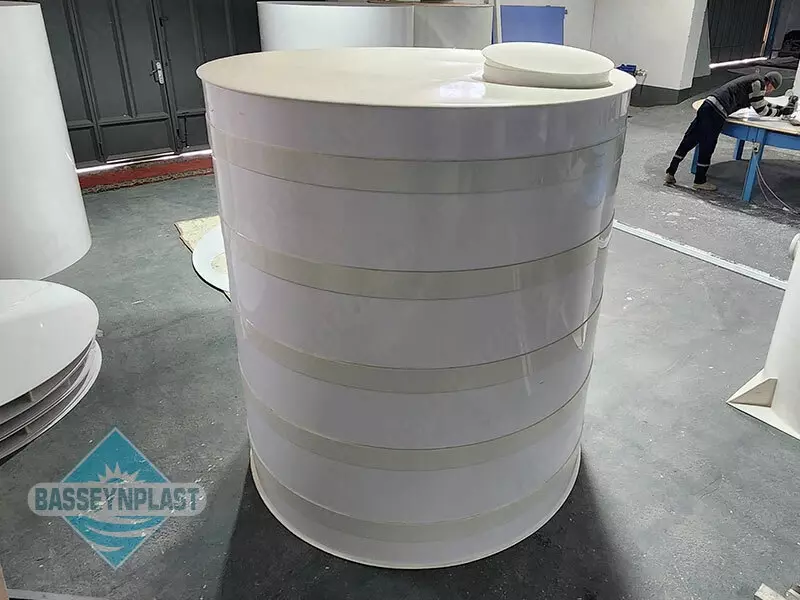 Suv uchun 5m3, tonna plastik eko-yomkost (sig'im)